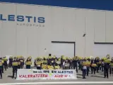 Representantes de los trabajadores de Alestis en la planta de Miñano (Alava)