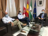 El alcalde de Almería, Ramón Fernández-Pacheco, en un encuentro de trabajo con los senadores por el PP, Rafael Hernando y el exalcalde Luis Rogelio Rodríguez-Comendador