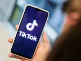 Imagen de un dispositivo utilizando la aplicación TikTok.