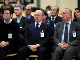 El antiguo presidente del grupo Pescanova Manuel Fernández de Sousa (d), junto a los máximos responsables de la empresa entre 2009 y 2013, se sienta en el banquillo de la Audiencia Nacional en San Fernando de Henares (Madrid) donde este lunes comienza el juicio con 19 acusados, numerosos testigos y peritos, casi siete años después de la quiebra del grupo Pescanova, a 2 de diciembre de 2019. 02/12/2019 Pool (Foto de ARCHIVO) 2/12/2019