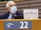 El alto representante de la Unión Europea para la Política Exterior, Josep Borrell, con mascarilla por el coronavirus, durante una sesión del Parlamento Europeo, en Bruselas.
