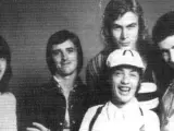 Paul Matters (arriba, con melena), en AC/DC.