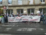 Protesta de trabajadores de GTS y Matricería Deusto en Vitoria, ante el Parlamento vasco