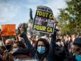 Manifestaciones en Francia por el asesinato de un profesor por enseñar en clase caricaturas de Mahoma.