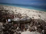 Plástico playa mar medioambiente contaminación