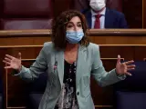 La ministra de Hacienda, María Jesús Montero interviene durante la sesión de control al Ejecutivo este miércoles en el Congreso para dar cuenta de la gestión de la pandemia.