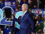 3 de marzo de 2020. Joe Biden llega a un mitin en la noche de las elecciones primarias del Súper Martes en el Centro Recreativo de Baldwin Hills en Los Ángeles.