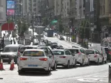 Varios taxis vacíos recorrían Madrid en octubre.