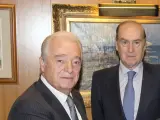 Carlos Martínez Echavarría, a la izquierda, junto a Florencio Lasaga