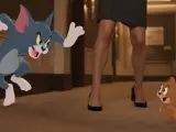 Tom, Jerry y Chloë Grace Moretz en una imagen de la película