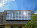 Con la instalaci&oacute;n de paneles solares se puede ahorrar hasta un 50% en la factura el&eacute;ctrica.