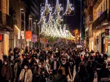 Ambiente de compras pre-navideñas en el Portal del Ángel el pasado lunes en el centro de Barcelona