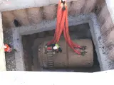 Operarios trabajando con una tuneladora.