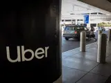 Un punto de recogida de Uber en el Aeropuerto Internacional de Los Ángeles (California, EE UU).
