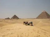 Imagen de las pirámides de Egipto, con la Gran Pirámide de Guiza a la derecha.