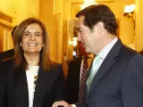 La exministra de Empleo, Fátima Báñez, junto al presidente de la CEOE, Antonio Garamendi, en una imagen de archivo.