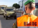 Vehículos militares salen del centro logístico de Pfizer en Guadalajara para escoltar el traslado de la vacuna de la Covid-19 a la base madrileña de Getafe desde donde se enviarán por avión a Baleares, Canarias, Ceuta y Melilla.