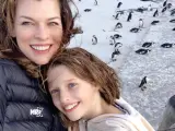 Milla Jovovich y su hija Ever Anderson.