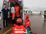Treballs per a rescatar l'operari ferit