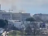 Imágenes del incendio cerca de el Capitolio que ha sido desalojado.