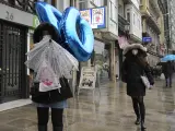 A Coruña Temporal de lluvia y viento Una mujer con el paragúas roto a causa del viento 20/01/2021 Foto: M. Dylan / Europa Press