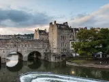 Puente Pulteney en la ciudad de Bath, Inglaterra.