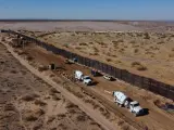 Trabajos para reemplazar el muro metálico colocado en la administración del expresidente de EE UU Barack Obama por uno más alto ordenado por el expresidente Donald Trump, en Ciudad Juárez, Chihuahua (México).