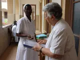 La misionera en su centro en Mozambique