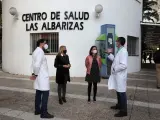 Visita de la alcaldesa de Marbella, Ángeles Muñoz, y la delegada de la Junta de Andalucía, Patricia Navarro, al centro de salud de Las Albarizas