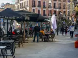 Terraza del restaurante La Buh&aacute; en el distrito de La Latina en Madrid