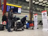 Colas de pasajeros en el aeropuerto londinense de Heathrow el pasado 18 de enero.