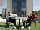 Gerad Piqué y DJMaRiiO durante la entrevista del youtuber al futbolista.