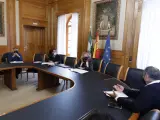 La alcaldesa de Marbella (Málaga), Ángeles Muñoz, mantiene una reunión con representantes de Taxisol