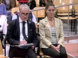 Los padres de Nadia sentados en el banco de los acusados en la Audiencia de Lleida, en una imagen del 2 de octubre de 2018.