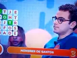 Pablo, en Pasapalabra, junto a la sopa de letras, una vez cambiada.