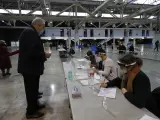 Punto de votación en La Farga de L'Hospitalet de Llobregat (Barcelona) para las elecciones catalanas del 14F
