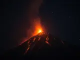 Vista del Volcán de Fuego desde Alotenango (Guatemala), uno de los dos volcanes que permanecen en erupción en el país centroamericano.