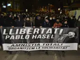 Sucesos.- Manifestantes queman contenedores en Lleida y ante la cárcel de Ponent en apoyo a Hasel