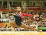 La gimnasta Simone Biles durante una rutina.