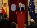 El rey Felipe VI ofrece un discurso durante la ceremonia que se celebra en el Congreso de los Diputados, con motivo del 40 aniversario del 23-F.