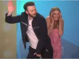 Chris Evans mueve el esqueleto ante una avergonzada Elizabeth Olsen