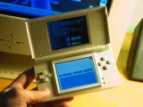Imagen de archivo de una Nintendo DS Lite.