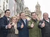 En Jaén, el presidente del PP, Pablo Casado, pasea por el centro de la ciudad con los candidatos al Congreso y al Senado por la provincia, María Luisa del Moral y Javier Márquez, junto al presidente provincial, Juan