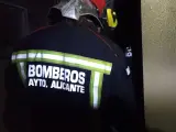 Els Bombers Del Speis Intervenen En Un Incendi En Vivenda Anit Amb Una Ferida Per Inhalació De Fum A Alacant
