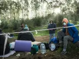 Migrantes en el campamento de Las Raíces