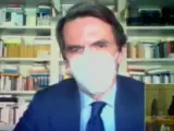 Ni la mascarilla que portaba pese a estar en su casa ni un sol reluciente que hacía que el vídeo no fuera óptimo tapaban el gesto fruñido con el que José María Aznar, presidente del Gobierno entre los años 1996 y 2004, ha prestado declaración en el juicio sobre la caja b del Partido Popular que se está desarrollando en la Audiencia Nacional. Eso sí, no ha innovado y ha seguido una estrategia similar a la utilizada por miembros de la cúpula del PP cuando él estaba al frente, pues ha negado haber cobrado sobresueldos y conocer la contabilidad irregular.