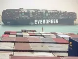 El Ever Given bloquea el Canal de Suez.