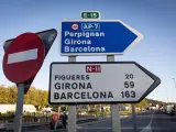 Indicación de la AP-7 en dirección Perpignan, Girona y Barcelona y de la N-II en dirección Figueres, Girona y Barcelona DAVID ZORRAKINO - EUROPA PRESS (Foto de ARCHIVO) 12/11/2019