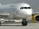 Archivo - Avión de Vueling