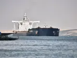 30 March 2021, Egypt, Ismailia: A ship sails through the Suez Canal as traffic resumes after the "Ever Given" container ship operated by the Evergreen Marine Corporation, was freed after blocking the waterway route for almost a week. Photo: Sayed Hassan/dpa 30/3/2021 ONLY FOR USE IN SPAIN